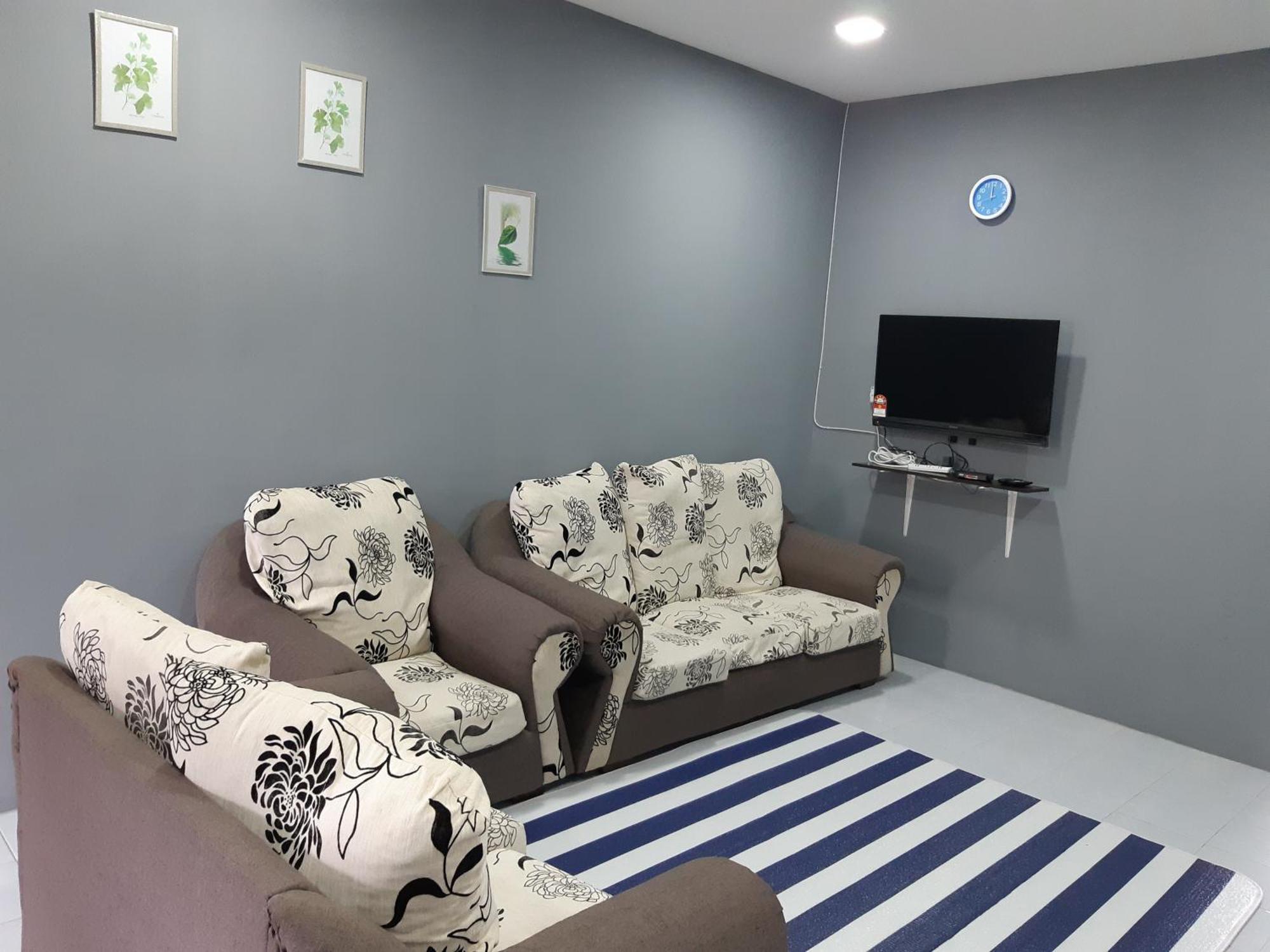 Anis Homestay Gua Musang Buitenkant foto